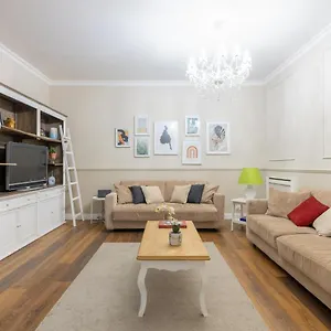 Apartment Charming With Patio A Few Steps From Colosseum, Rome